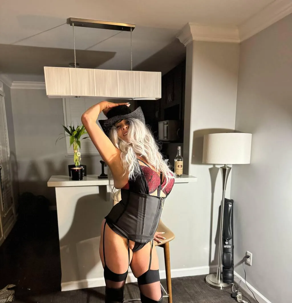 Escorts Fort McMurray, Alberta LADY XENA