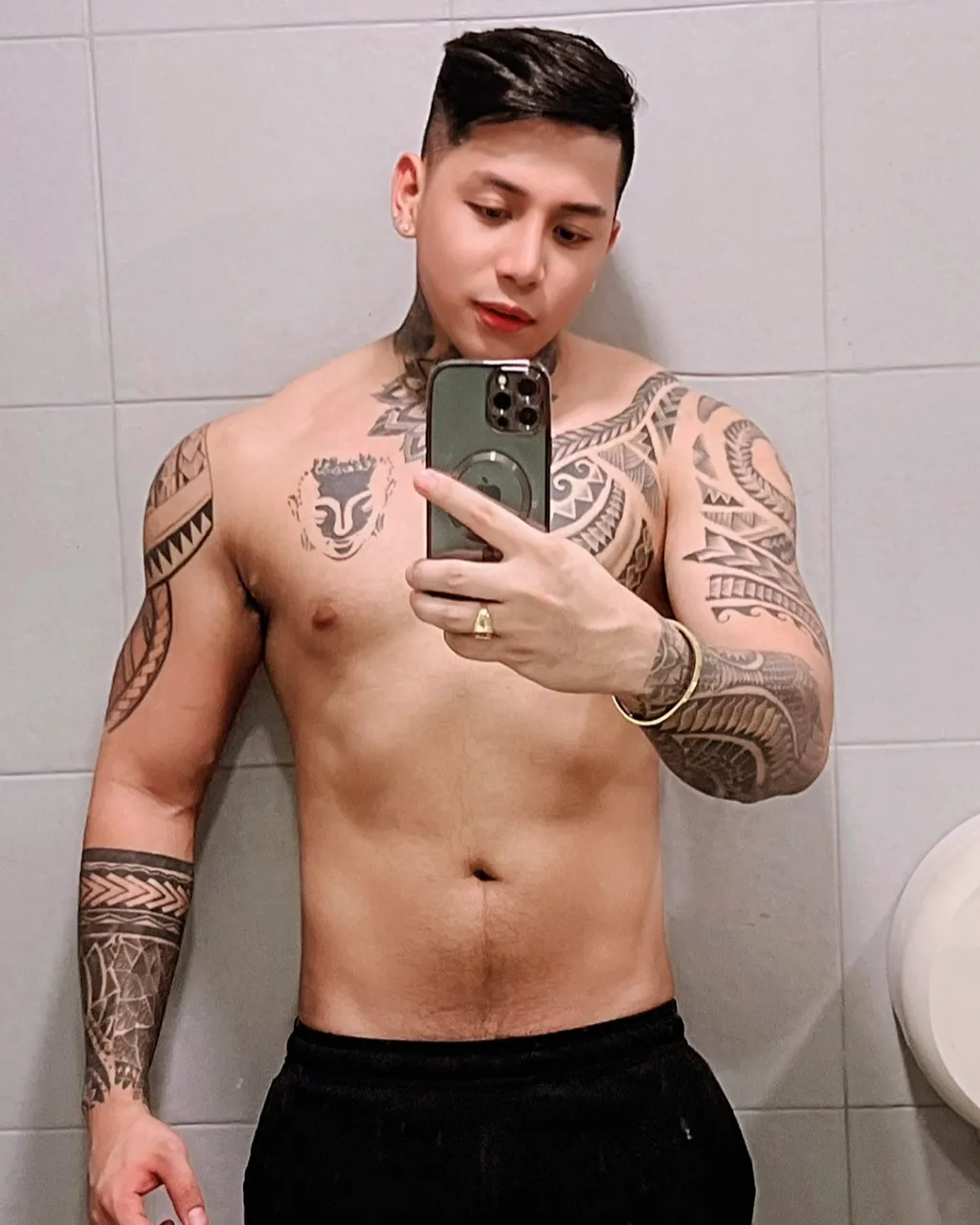 Escorts Makati City, Philippines Mr Dackz 7.5