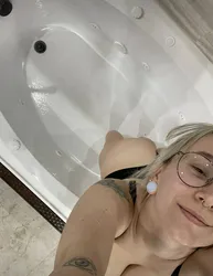 Escorts Yukon Territory Nora Leah