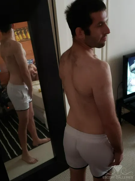 Escorts New York City, New York Greek vers hung boy