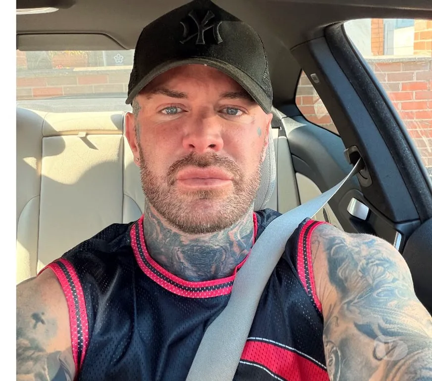 Escorts Birmingham, England Mr Murdz Masculine Tattooed, muscular man insta rob_murdz