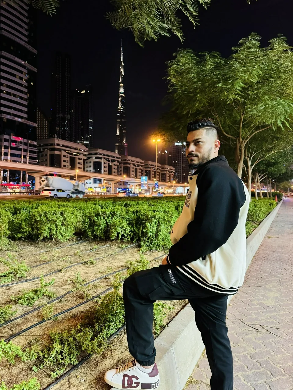 Escorts Dubai, United Arab Emirates Sukh Guru