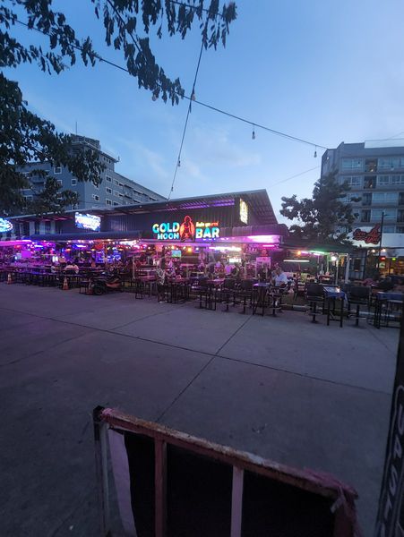 Beer Bar / Go-Go Bar Pattaya, Thailand Gold Moon Bar