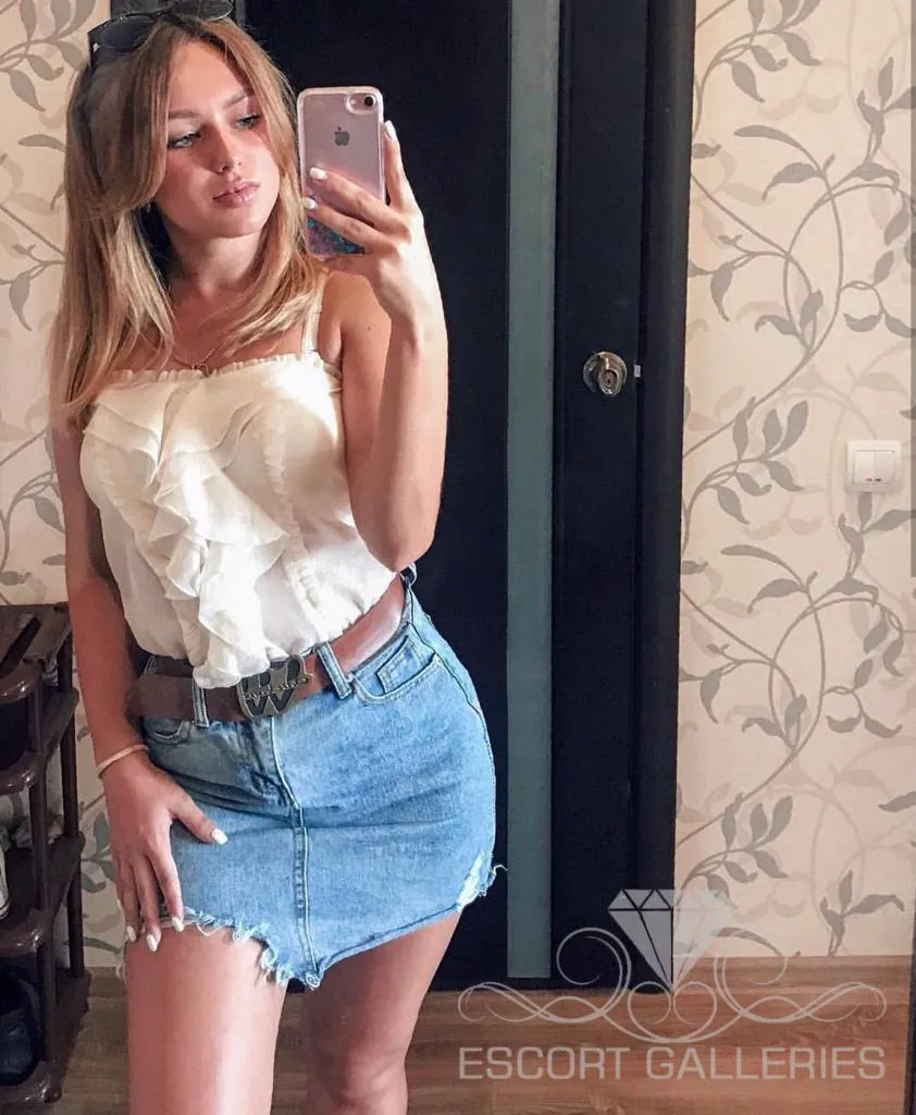 Escorts Amsterdam, Netherlands Tina