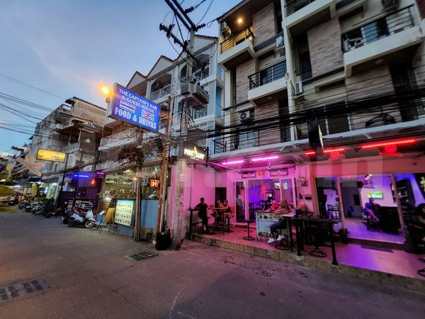 Beer Bar / Go-Go Bar Pattaya, Thailand Pink Lady Bistro Bar