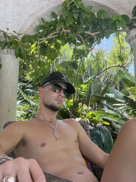 Escorts Tulum, Mexico Nakedyogiguy