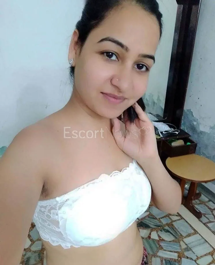 Escorts India Noida Queens