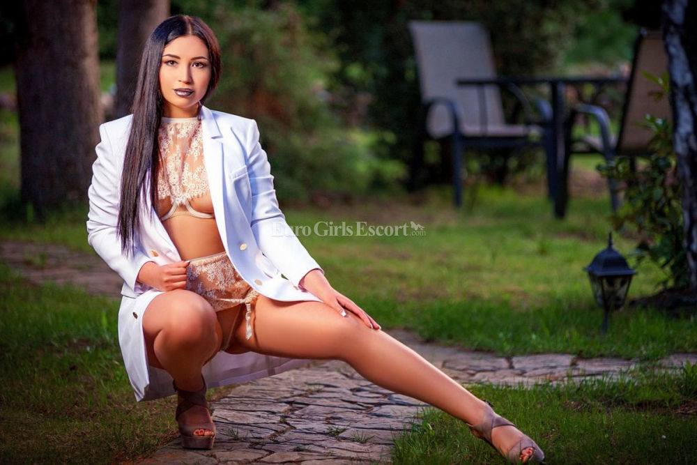 Escorts London, England Veronica