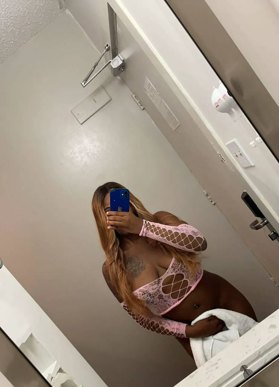 Escorts Edmonton, Alberta Stacy