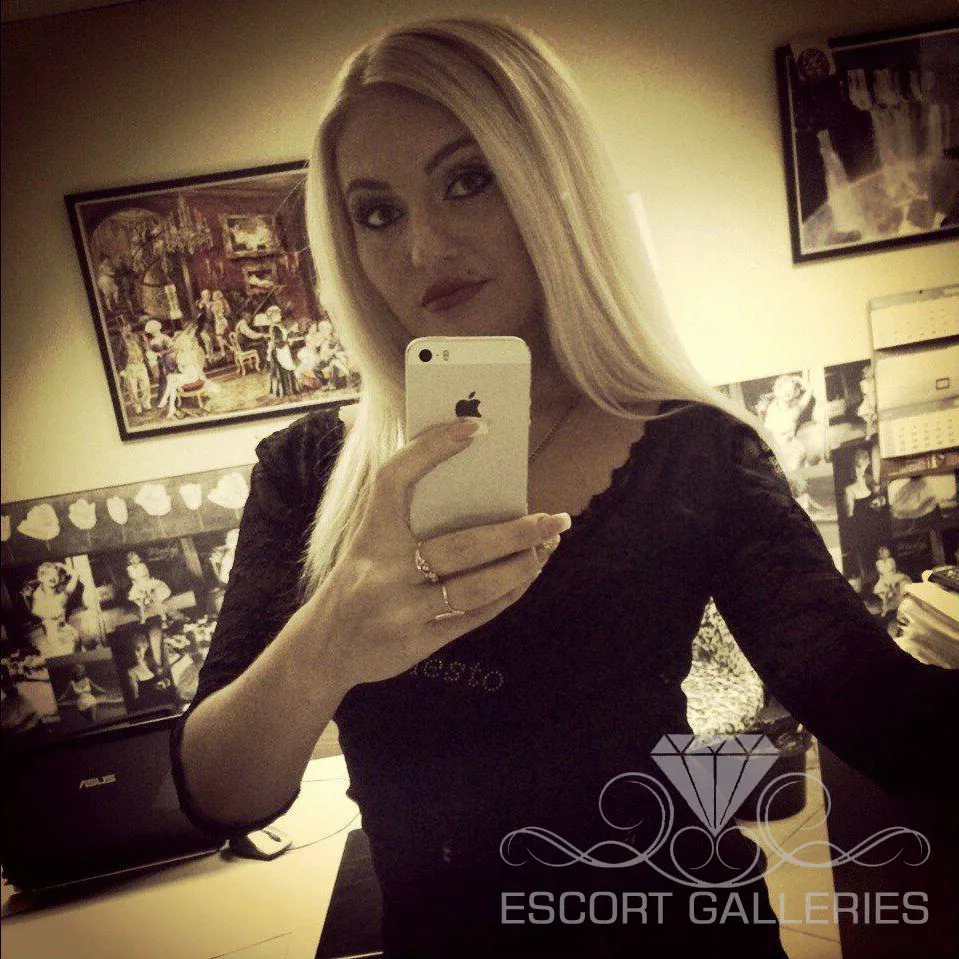 Escorts Paris, France null