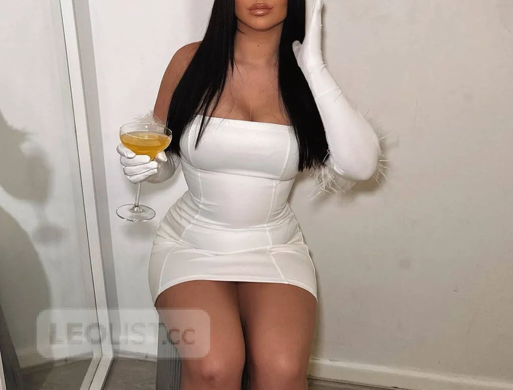 Escorts Orillia, Ontario Oct 2728-29 book now ; CASH ONLY New ; Mia prettyface -