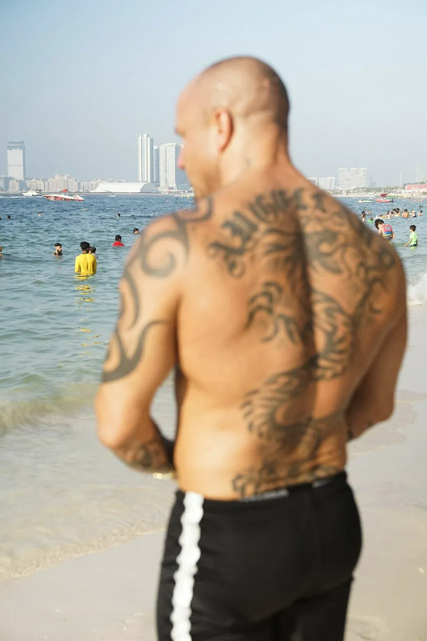 Escorts Dubai, United Arab Emirates Ron Muscle Xl