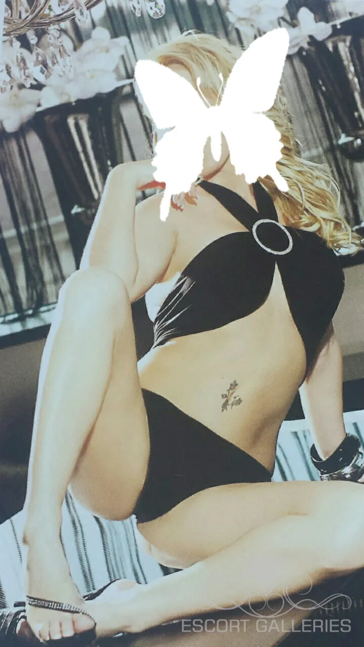 Escorts Budapest, Hungary Tina