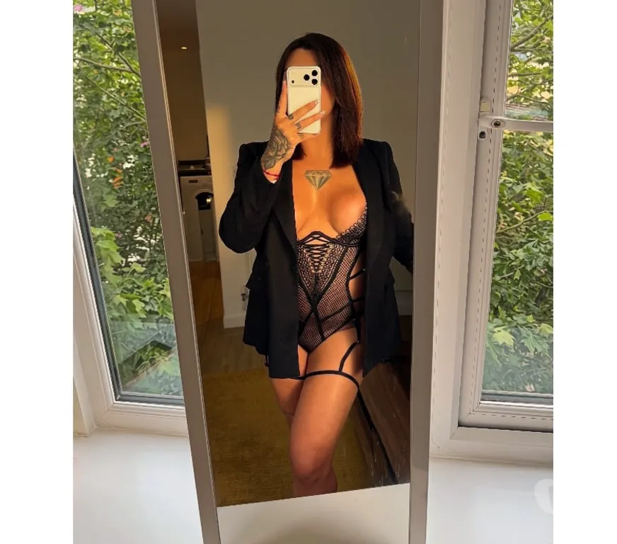 Escorts Chertsey, England Amanda hot brazilian
