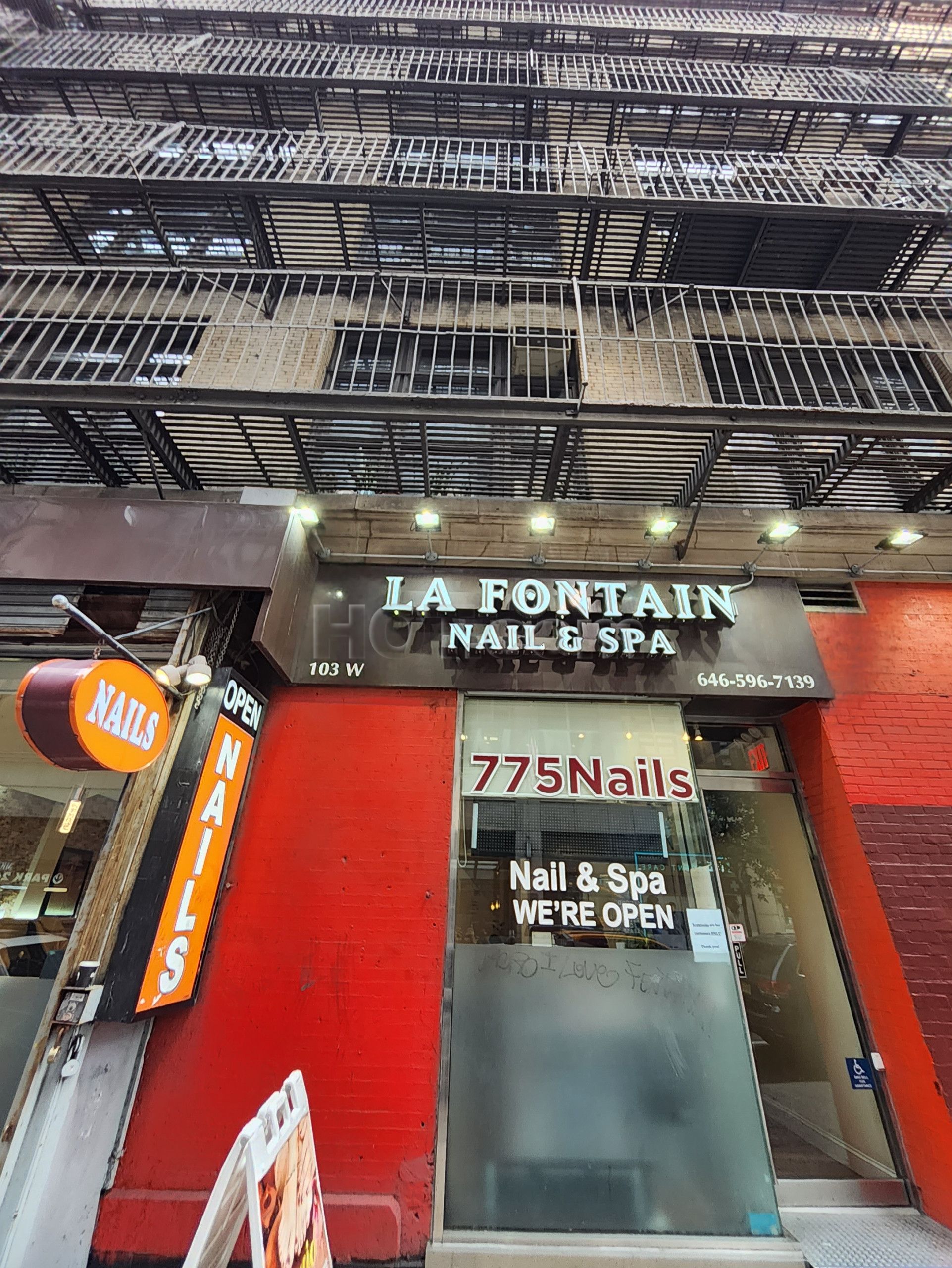 Manhattan, New York Le Fontain Nails and Spa