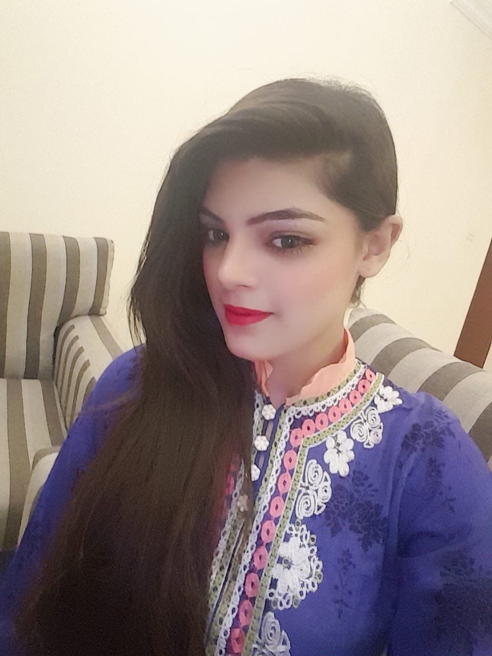 Escorts Abu Dhabi, United Arab Emirates Jiya Indian Girl