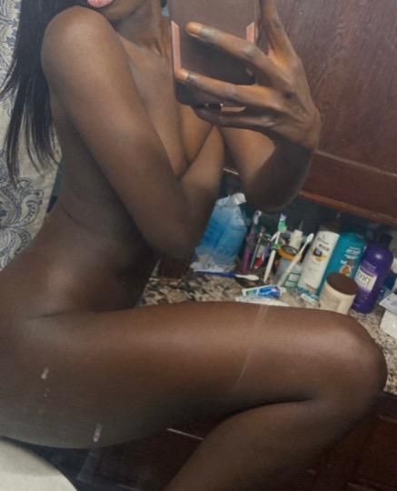 Escorts Toronto, Ohio OUTCALL ONLY!!🚗🚗 AVAILABLE! SEXY SLIM DARK CHOCOLATE