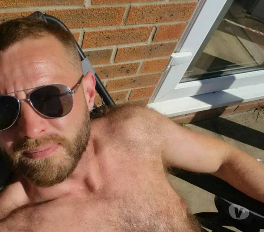 Escorts Burton, England Male escort services