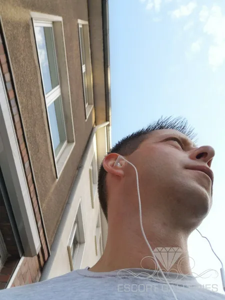 Escorts Germany Dusty