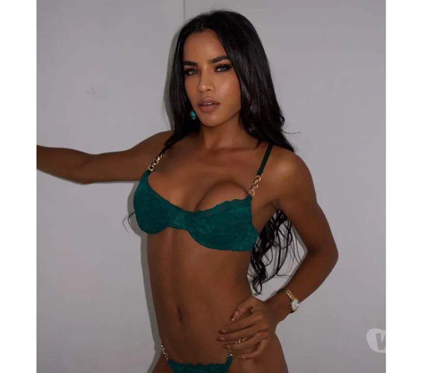 Escorts Birmingham, England Piano Thai sensation massage