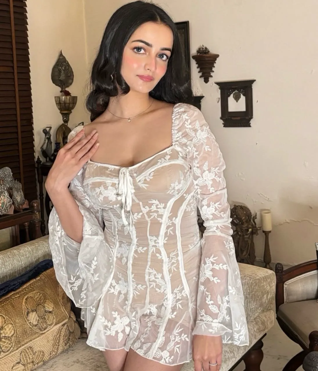 Escorts Abu Dhabi, United Arab Emirates Kavya Indian Model