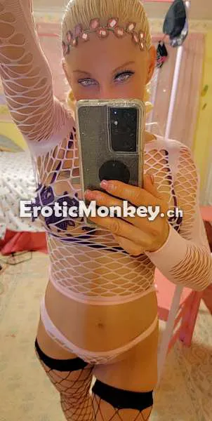 Escorts Manchester, New Hampshire Juicy Peaches