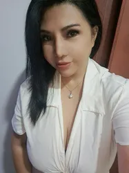 Escorts Muscat, Oman Sara & massage