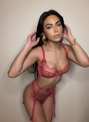 Escorts Long Beach, California Verse Vivi