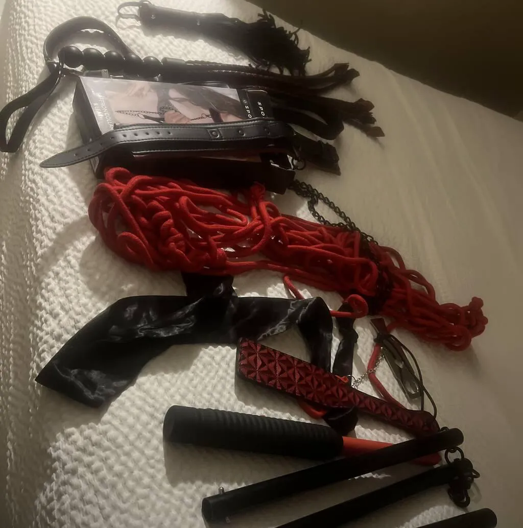 Escorts Sarnia, Ontario Mistress Nina Owns You - Kneel & Serve BarkMe