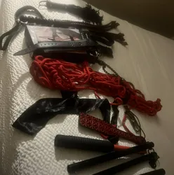 Escorts Sarnia, Ontario Mistress Nina Owns You - Kneel & Serve BarkMe