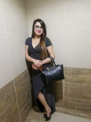 Escorts Abu Dhabi, United Arab Emirates Sonalika Busty Girl