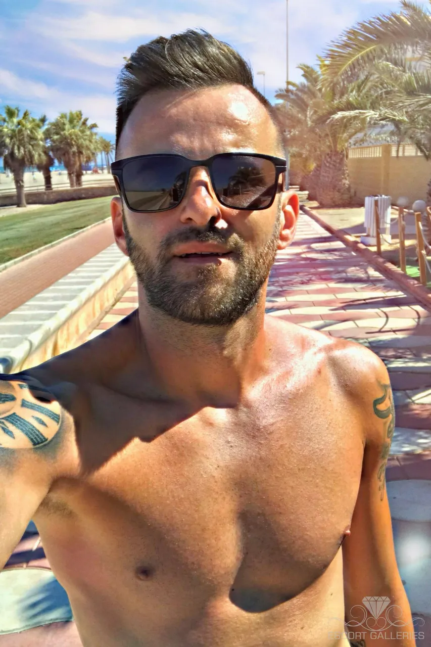 Escorts Krefeld, Germany Cristian