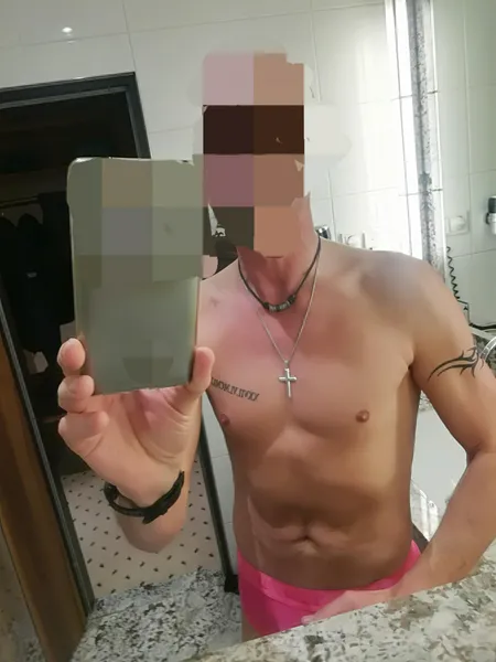 Escorts Freiburg, Germany Aron