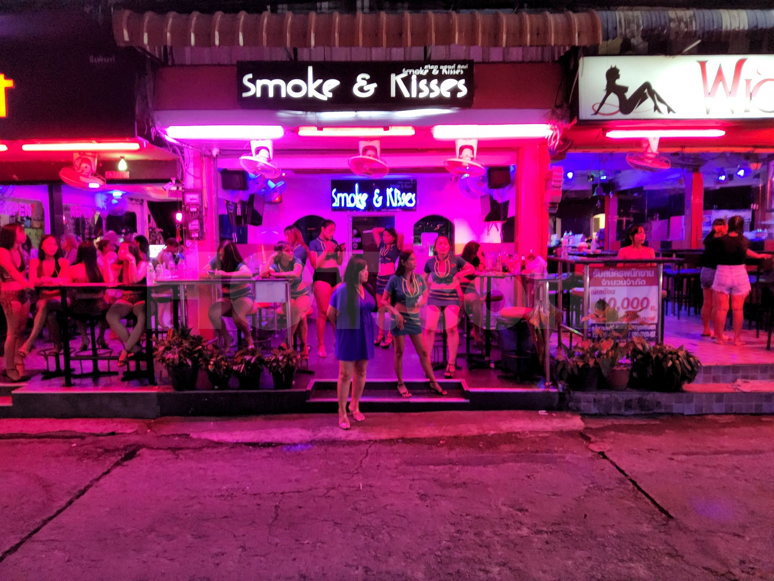 Pattaya, Thailand Smoke & Kisses