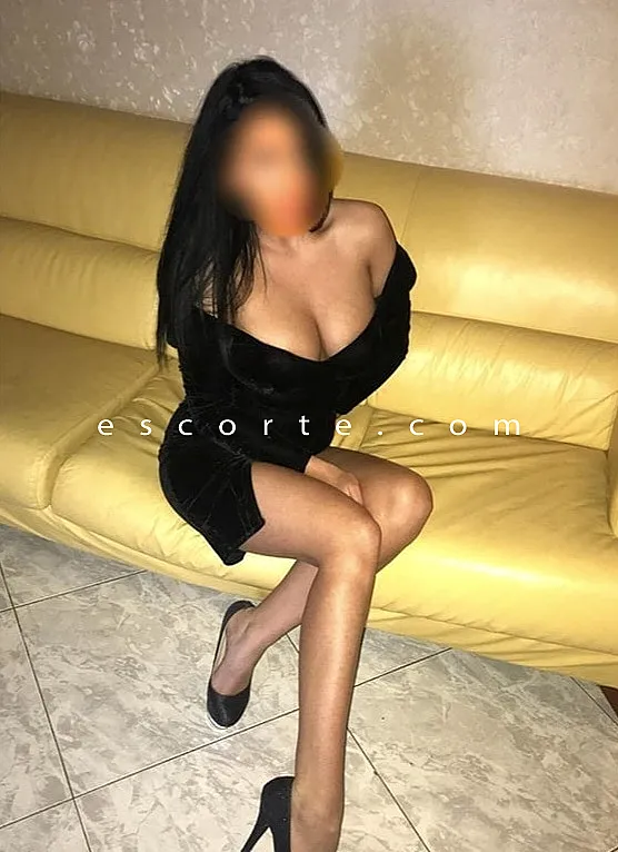 Escorts Tarbes, France Selena