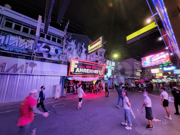 Beer Bar Pattaya, Thailand Fahrenheit