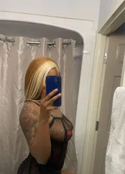 Escorts Edmonton, Alberta Stacy