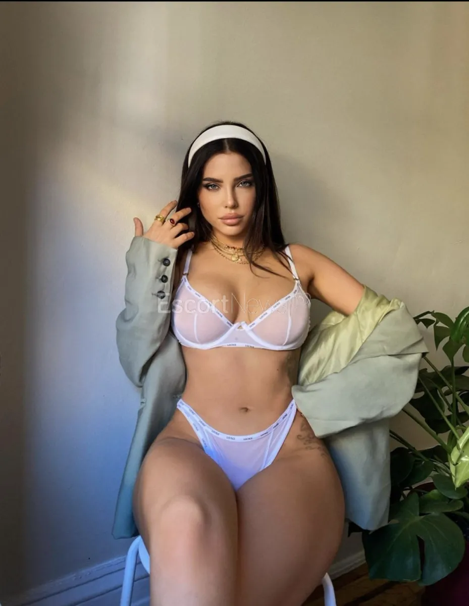 Escorts United Arab Emirates karina