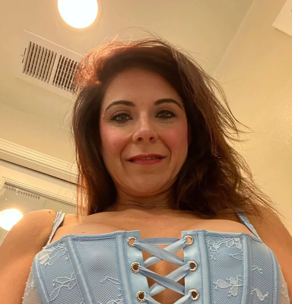 Escorts St. Albert, Alberta Angela