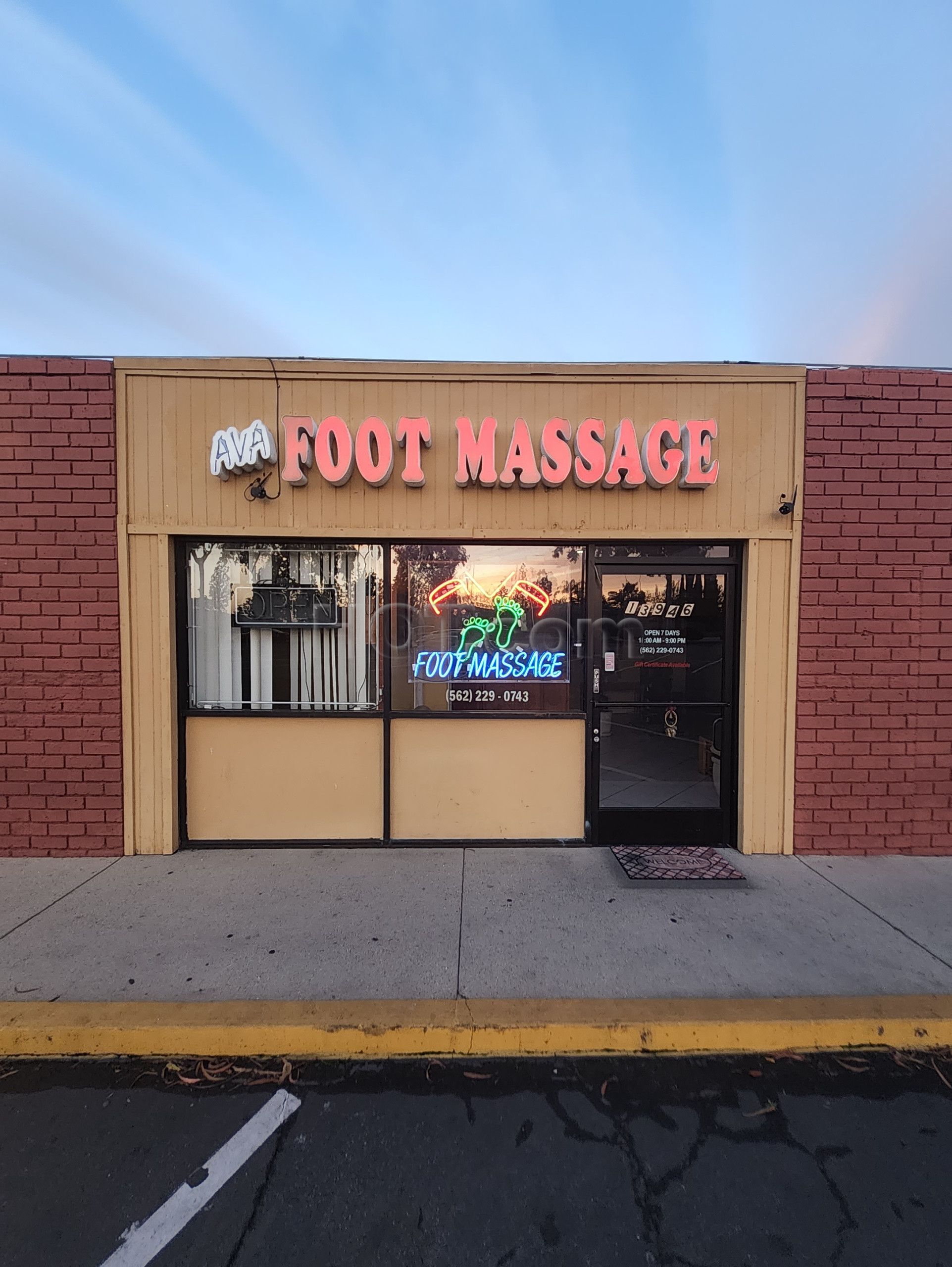 La Mirada, California Ava Foot Massage