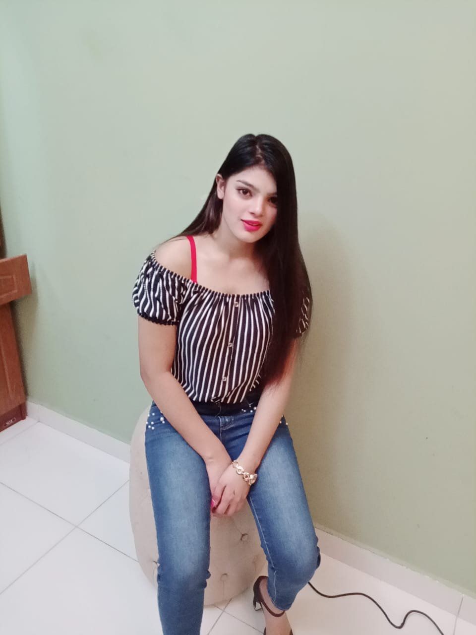 Escorts Dubai, United Arab Emirates Jiya Indian Girl