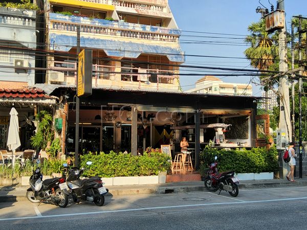 Beer Bar / Go-Go Bar Pattaya, Thailand Black Horse Bar