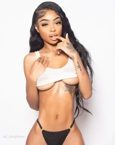 Escorts San Diego, California *** NEW IN TOWN PETITE TREAT????***
