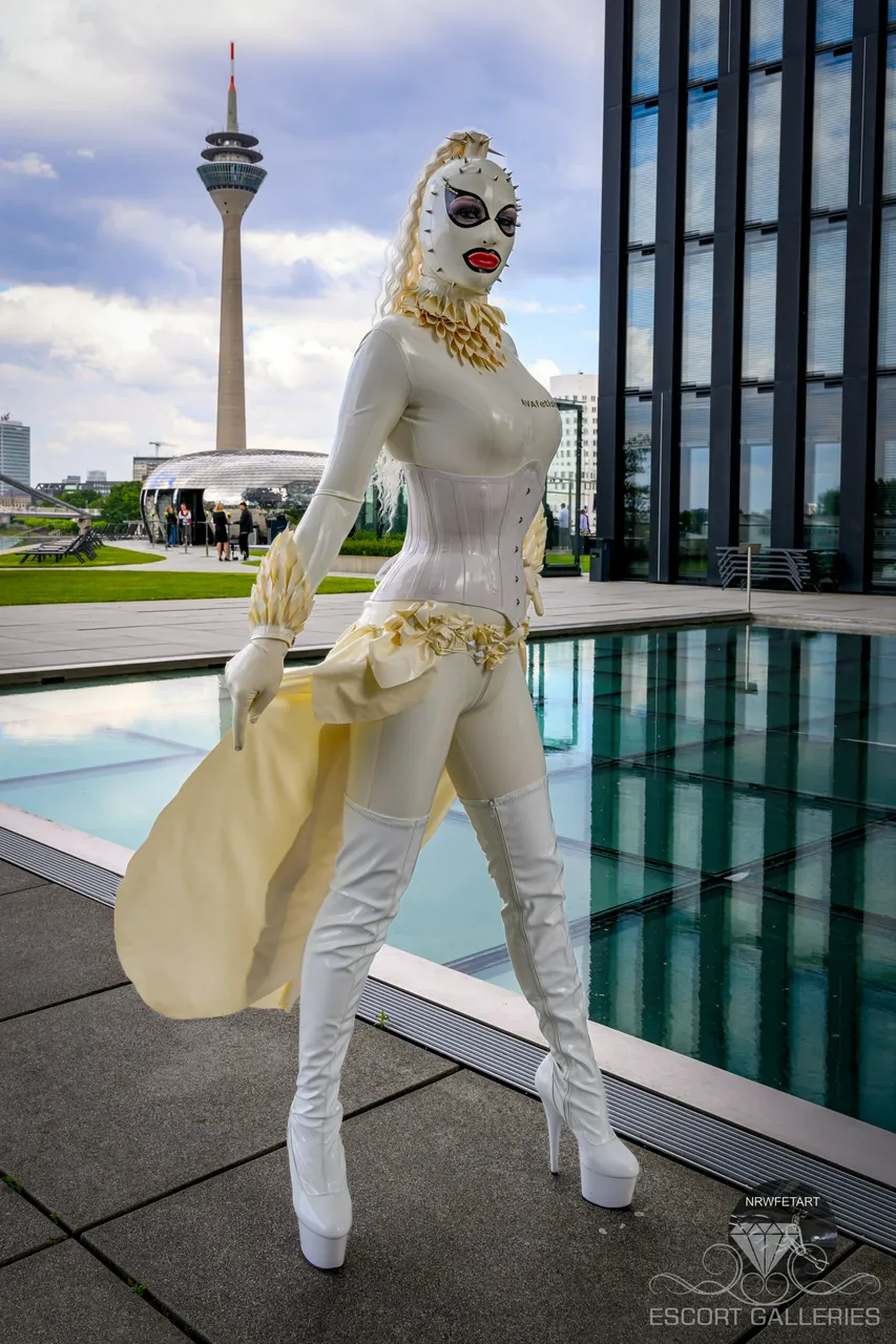 Escorts Zurich, Switzerland Miss Isocyanat