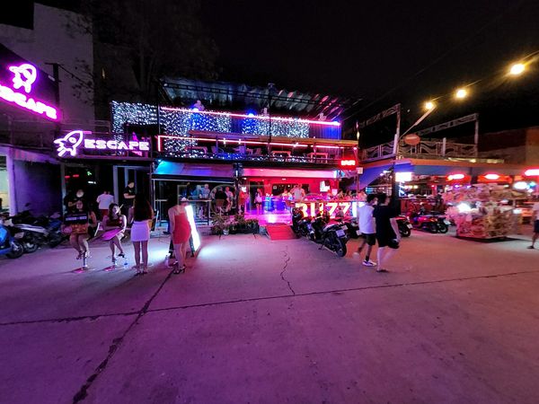 Beer Bar / Go-Go Bar Pattaya, Thailand Buzzin Bar